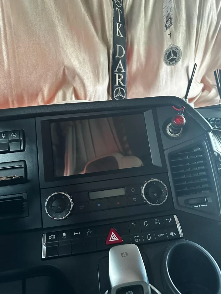 Штатная магнитола Teyes CC3 4/32 Mercedes-Benz Actros (2011-2023)